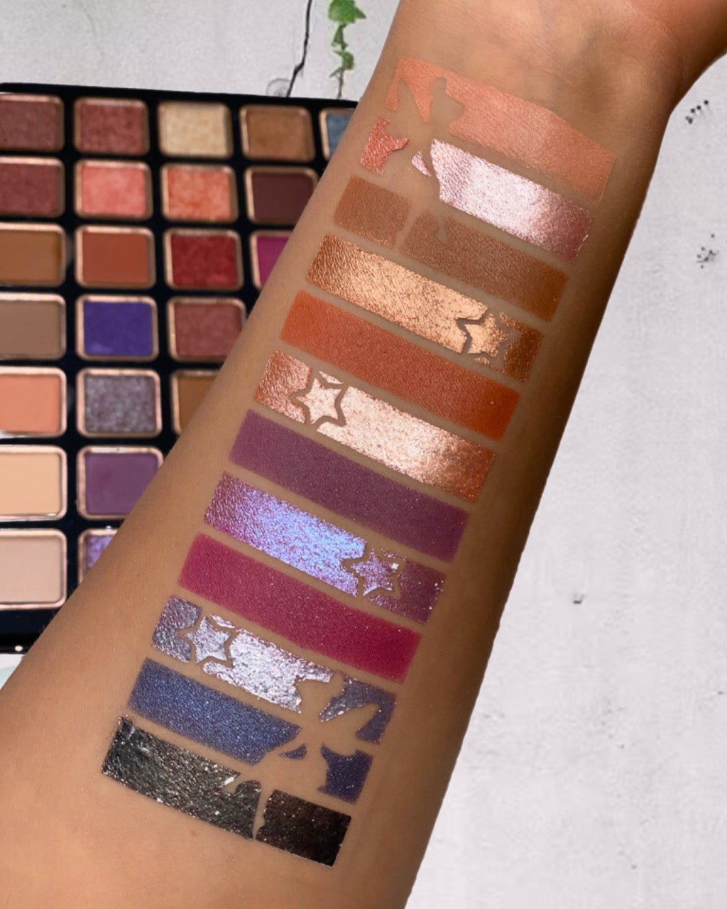 Ultimate Nude Eyeshadow Palette - Bellapierrechile